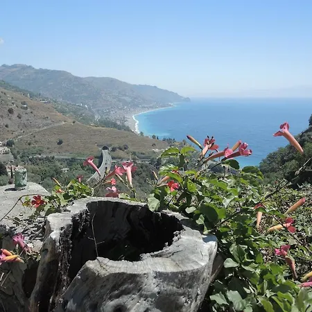 Medea Aparthotel 2*